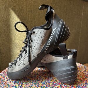 Mad Rock Climbing Shoes Size: 7.5M / 9.5W  EU 40